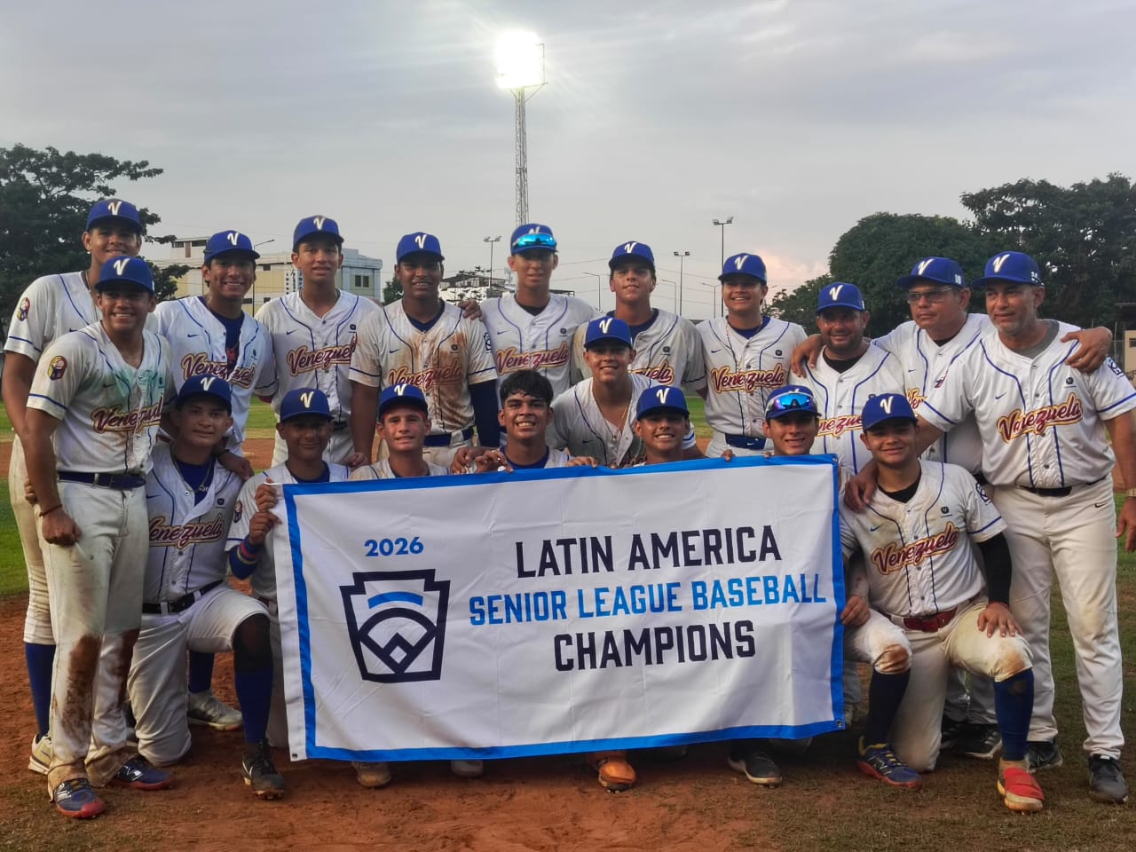 Equipo Senior de Pequeña Liga Coquivacoa partió rumbo al sueño mundialista