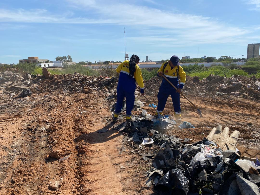 Alcaldía de Maracaibo construye un talud artificial para frenar socavamiento del hueco Coquivacoa y proteger avenida 24