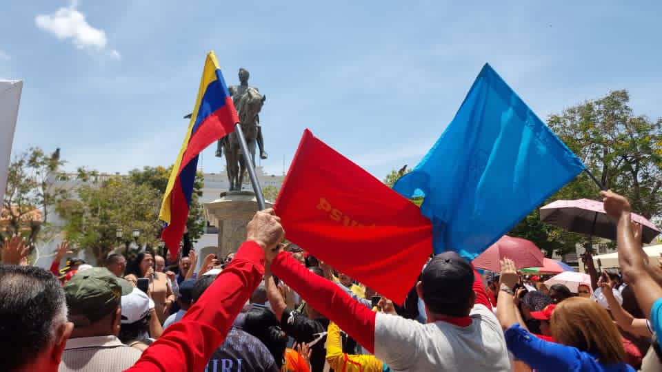 Masiva concentración solidaria con el presidente Maduro y Cilia Flores