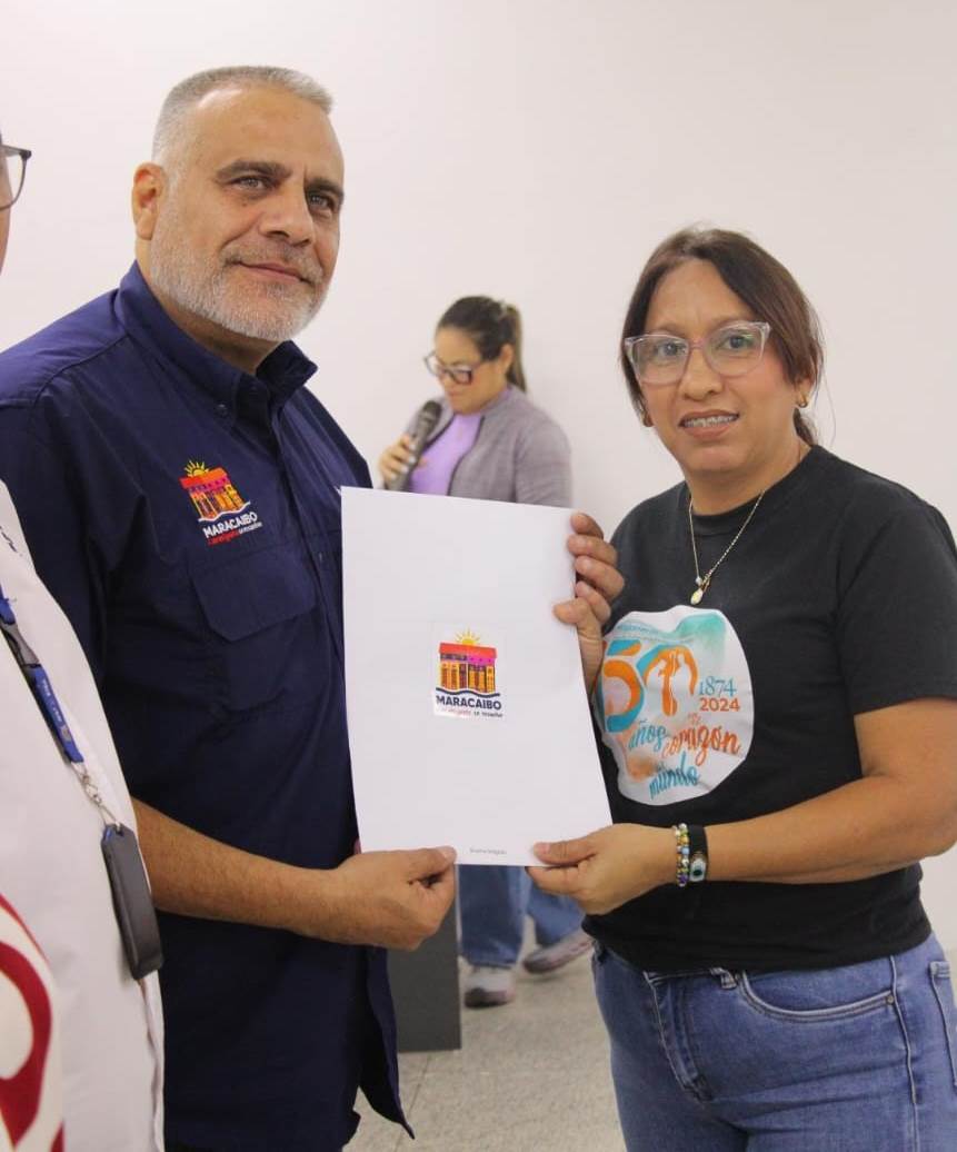 Alcaldía de Maracaibo entrega 28 títulos de adjudicación de terrenos ejidos y anuncia jornadas mensuales