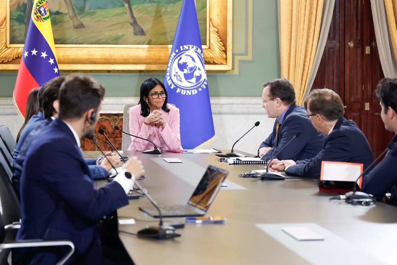 ‎Presidenta Delcy Rodríguez encabeza reunión estratégica con delegación del Fondo Monetario Internacional