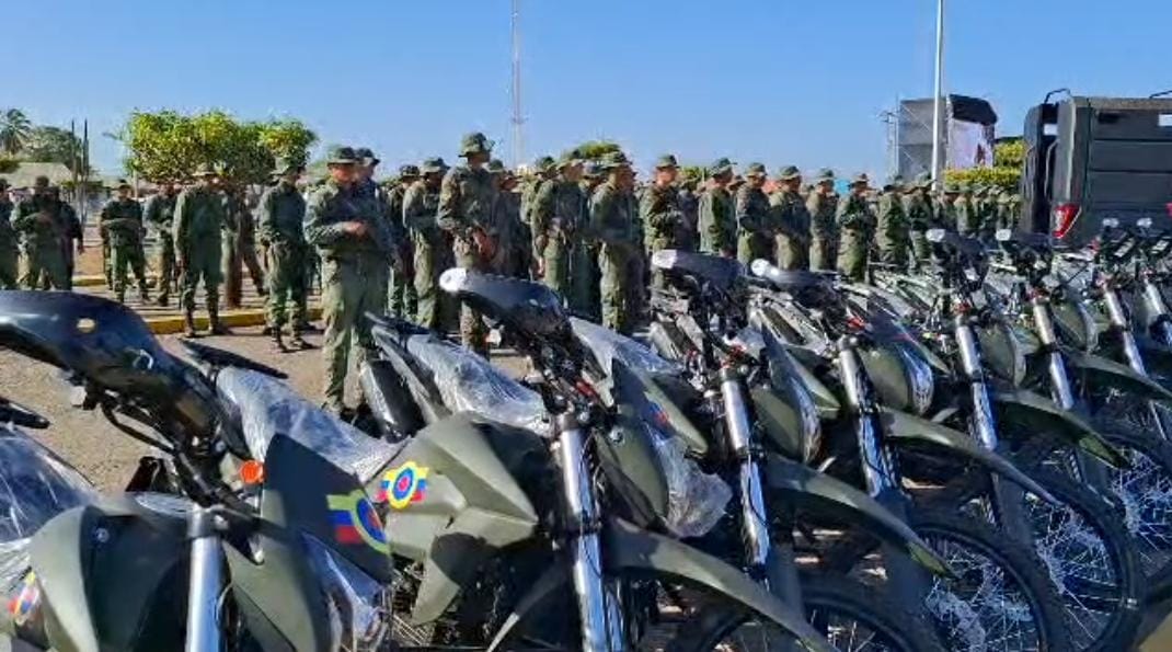 Entregan vehículos y equipos a unidades militares desplegadas en la frontera del Zulia