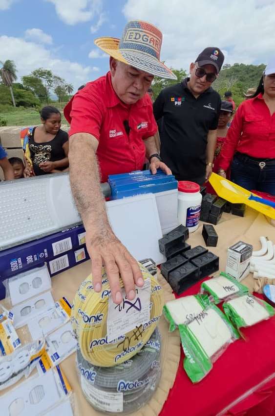 Entregan materiales para construir nueva estructura educativa en escuela de Sierra Azul, en Mara