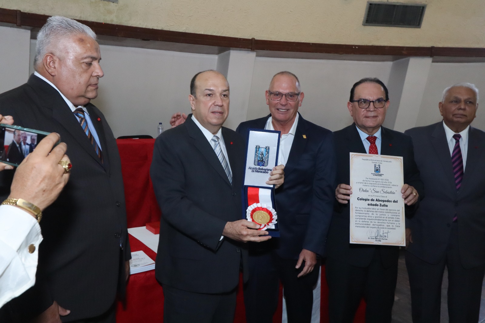 Colegio de Abogados recibió la Orden San Sebastián de parte de la Alcaldía de Maracaibo por su 132° aniversario