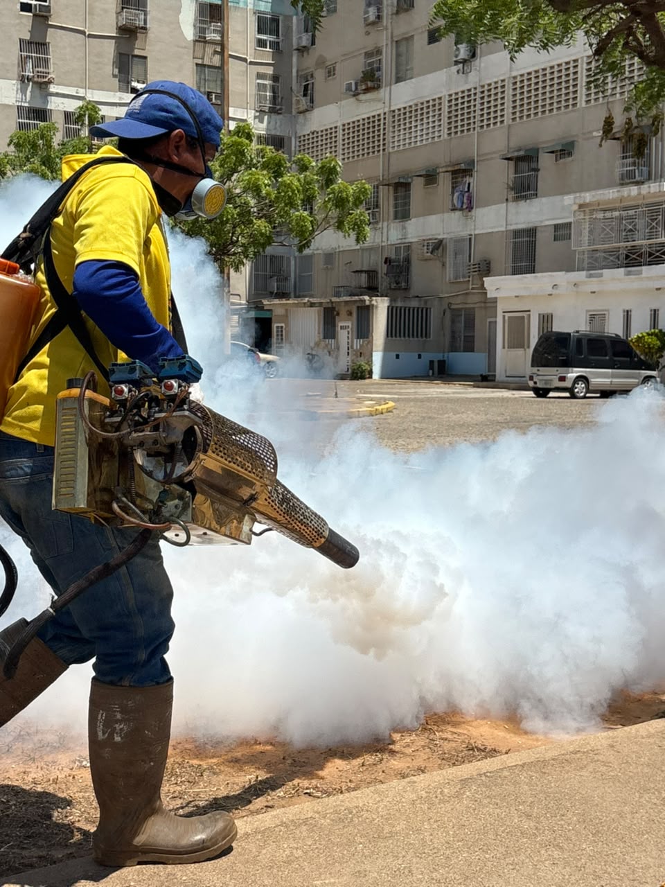 Más de 1.500 familias fueron atendidas con jornadas de fumigación en dos conjuntos residenciales de Maracaibo