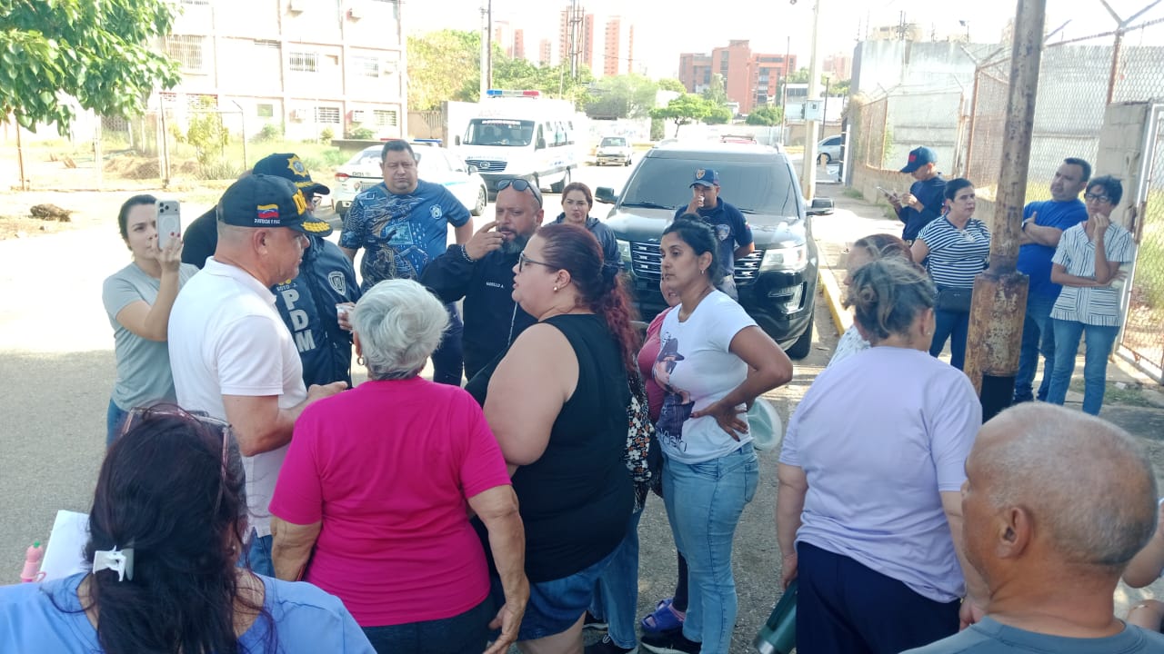 Restablecen servicio eléctrico en dos bloques de la urbanización Zapara I en Maracaibo
