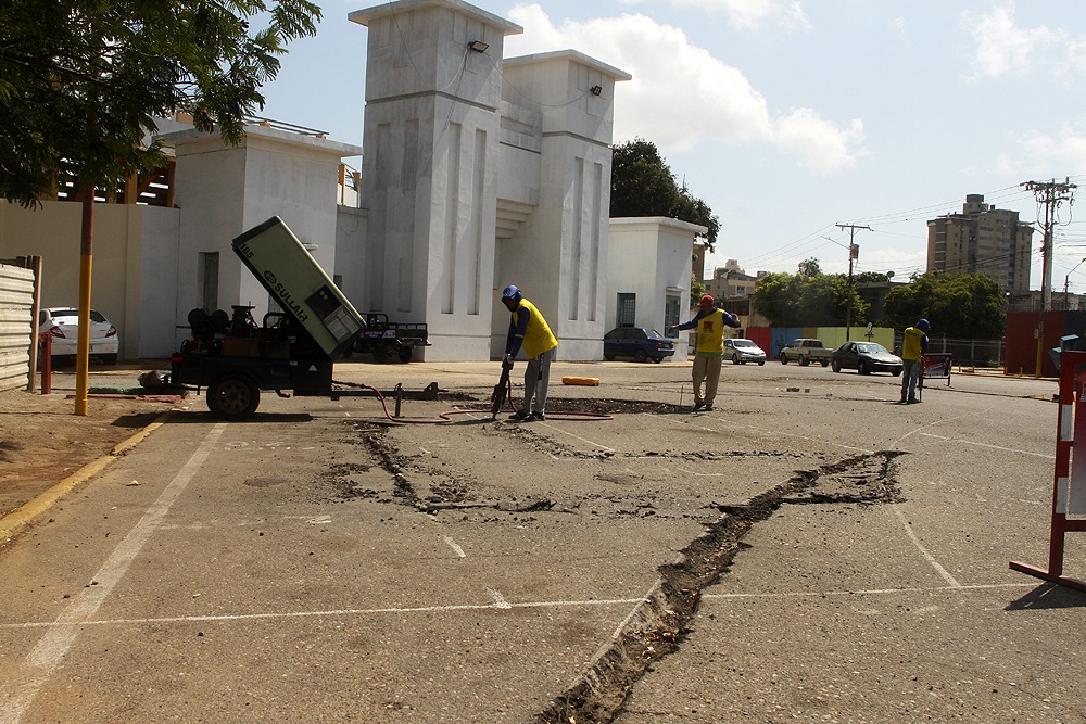 Alcaldía de Maracaibo acelera trabajos de asfaltado para consolidar la entrega del estadio Alejandro Borges