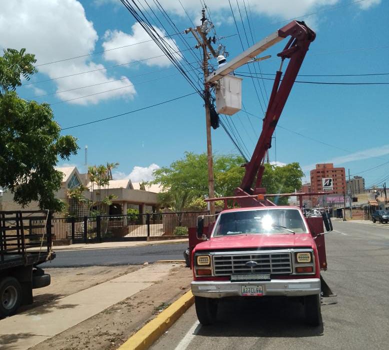 Con el Plan Cayapa el gobierno atiende y soluciona averías eléctricas en Maracaibo