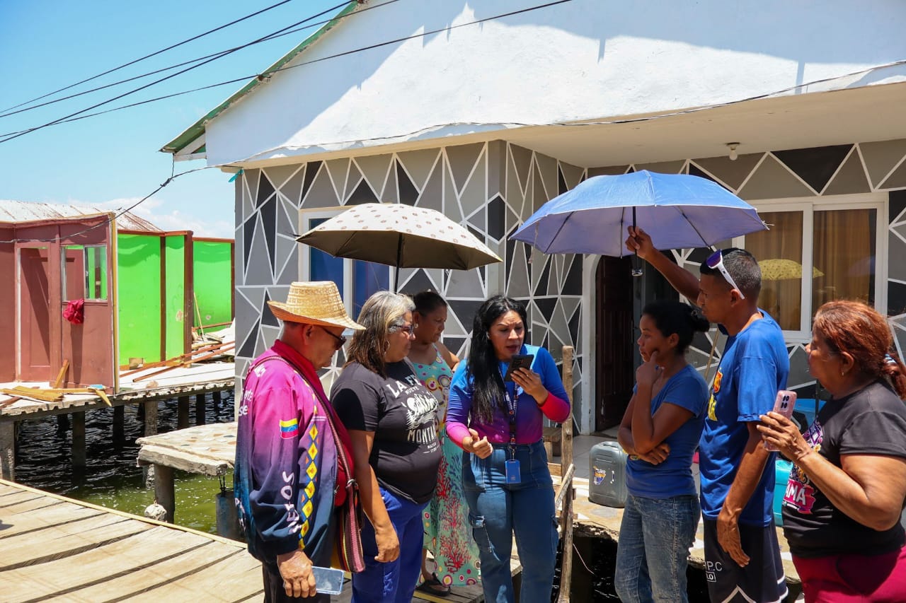 Alcaldía de Maracaibo atiende a familias de Santa Rosa de Agua afectadas por onda tropical