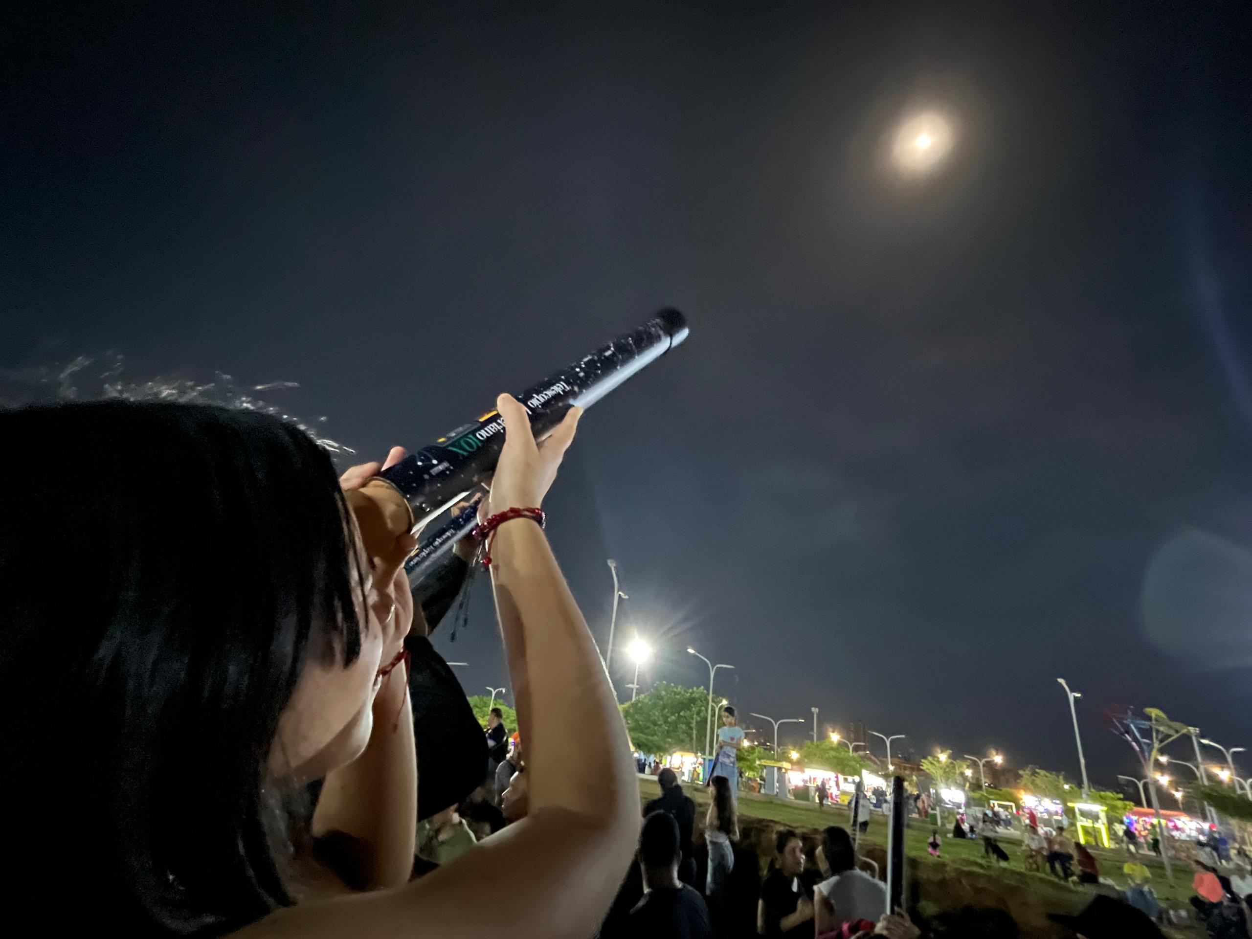 En el Parque Ana María Campos el pueblo admiró el eclipse parcial