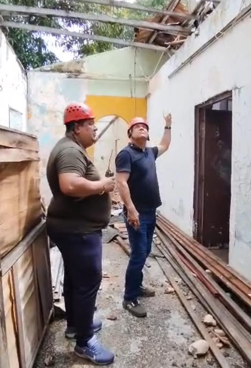 Bomberos y Seguridad atendieron a familia en Veritas que la lluvia le desprendió el techo