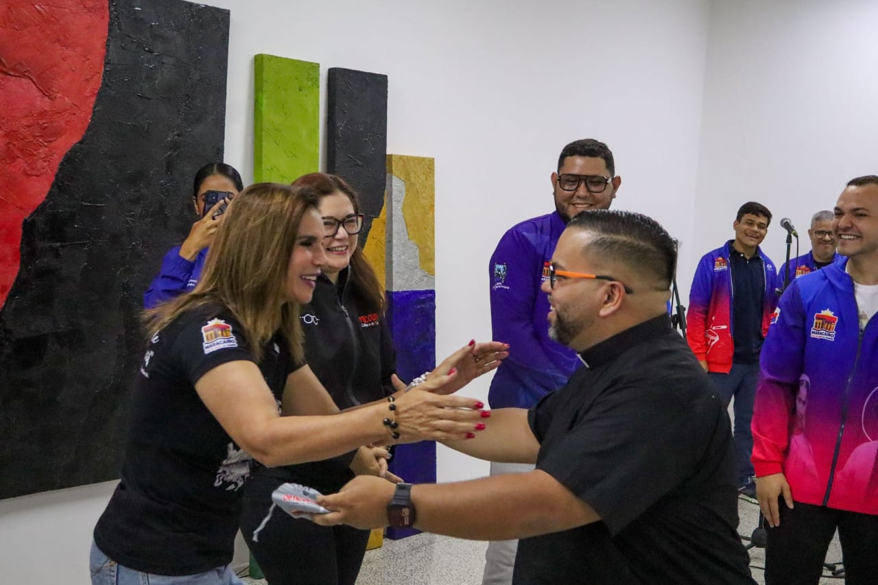 Alcaldía de Maracaibo entregó lentes correctivos a sacerdotes a través del Programa Santa Lucía