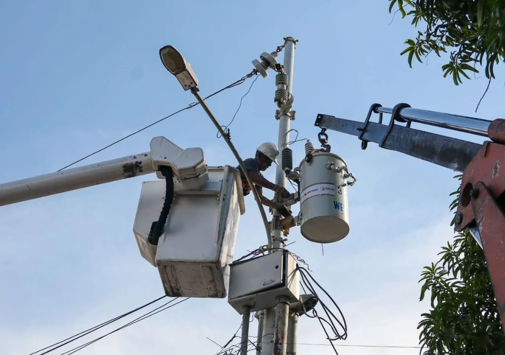 Gobernación del Zulia instala 16 nuevos transformadores en Maracaibo a través del Plan Cayapa