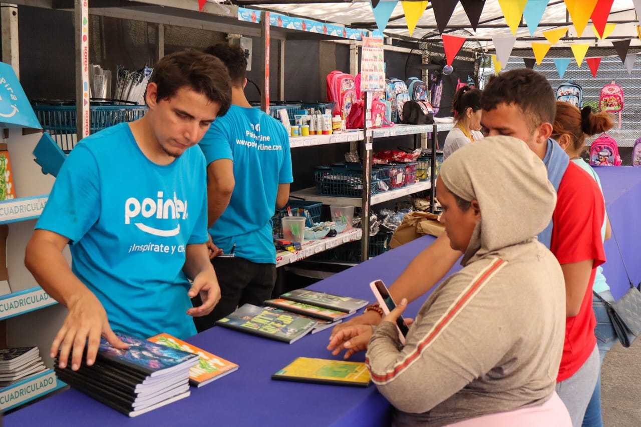 Familias aprovechan descuentos de la Feria Escolar de la Alcaldía de Maracaibo