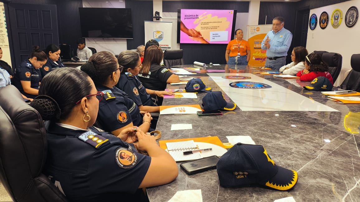 Funcionarios del Cpbez reciben capacitación en primeros auxilios psicológicos para atender casos de violencia de género