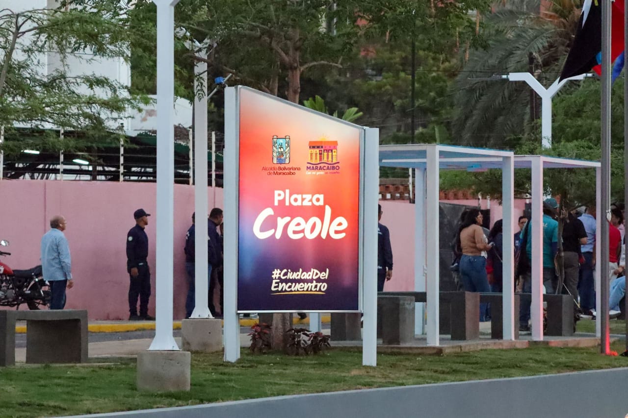 Alcaldía de Maracaibo entregó rehabilitada la plaza Creole