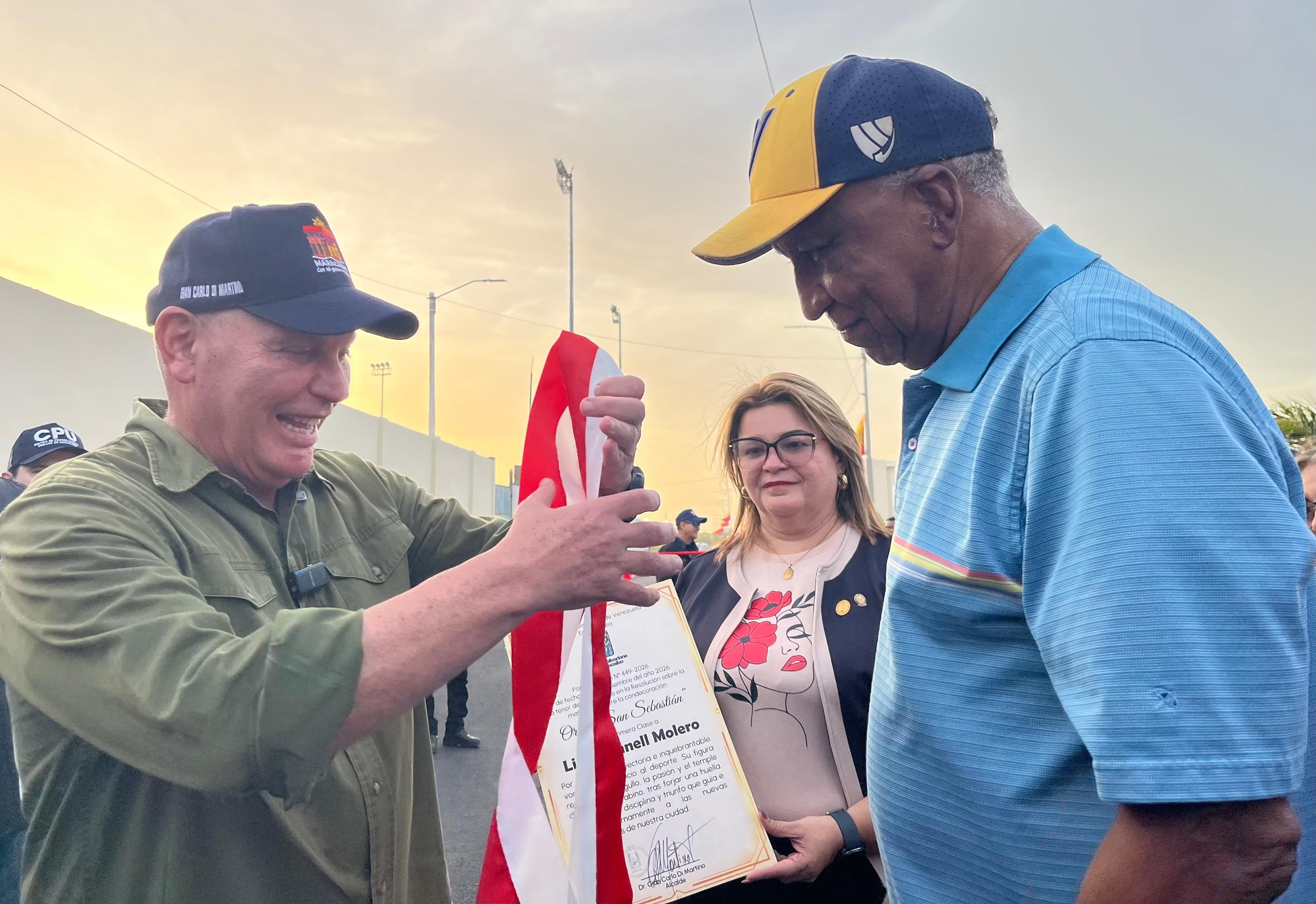 Alcaldía de Maracaibo honra a Lino Connel con orden San Sebastián y la Av 24 con su nombre