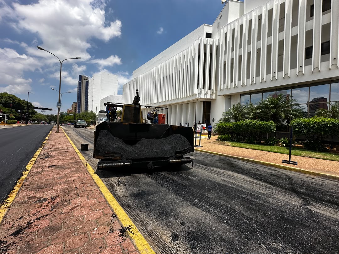 Alcaldía de Maracaibo avanza en fase final del asfaltado de Av. 20 desde 5 de Julio hasta Maternidad Castillo Plaza