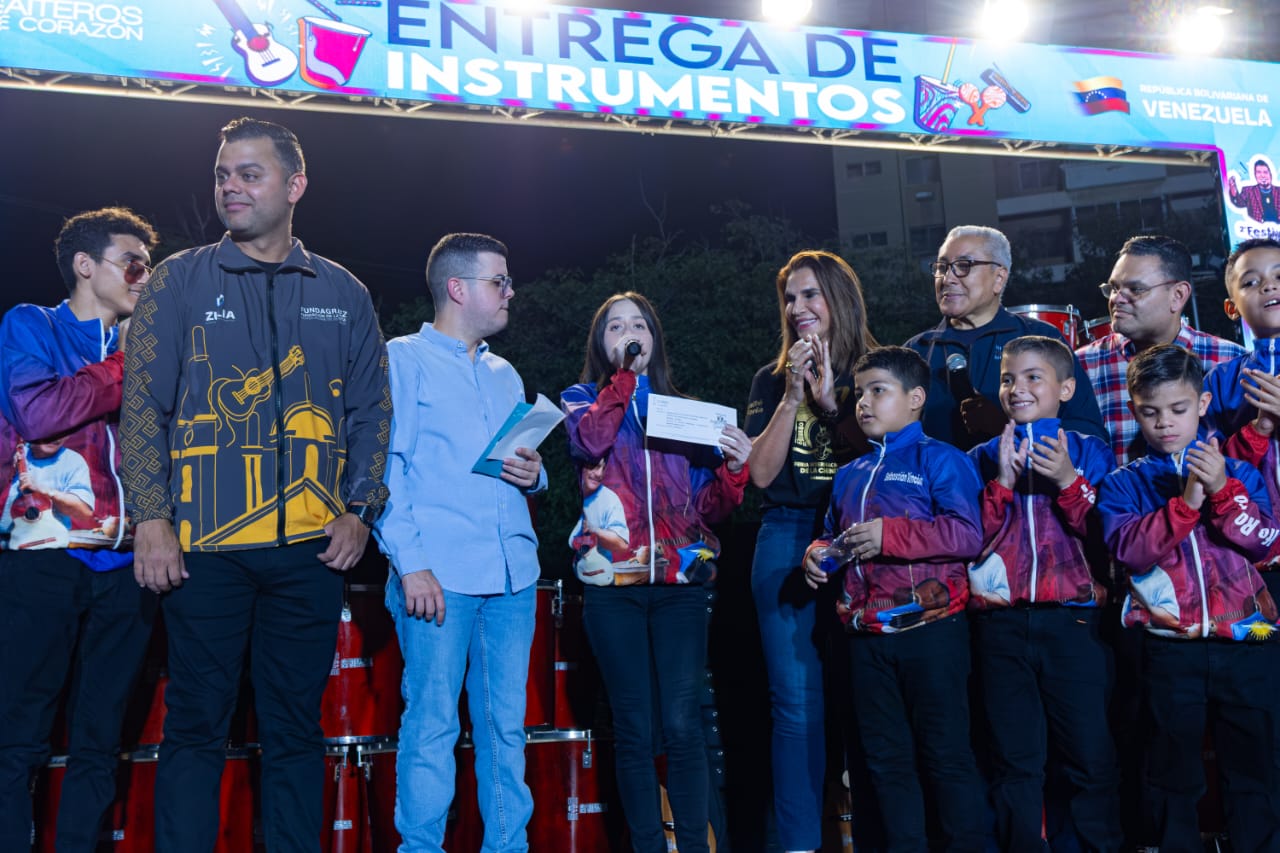 Más de 140 instrumentos recibieron ganadores del 2do Festival Nacional de la Gaita