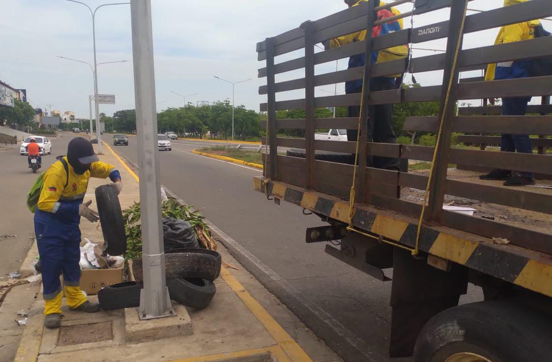 Alcaldía de Maracaibo cumple con recolección de cauchos acorde a la Ordenanza Ambiental
