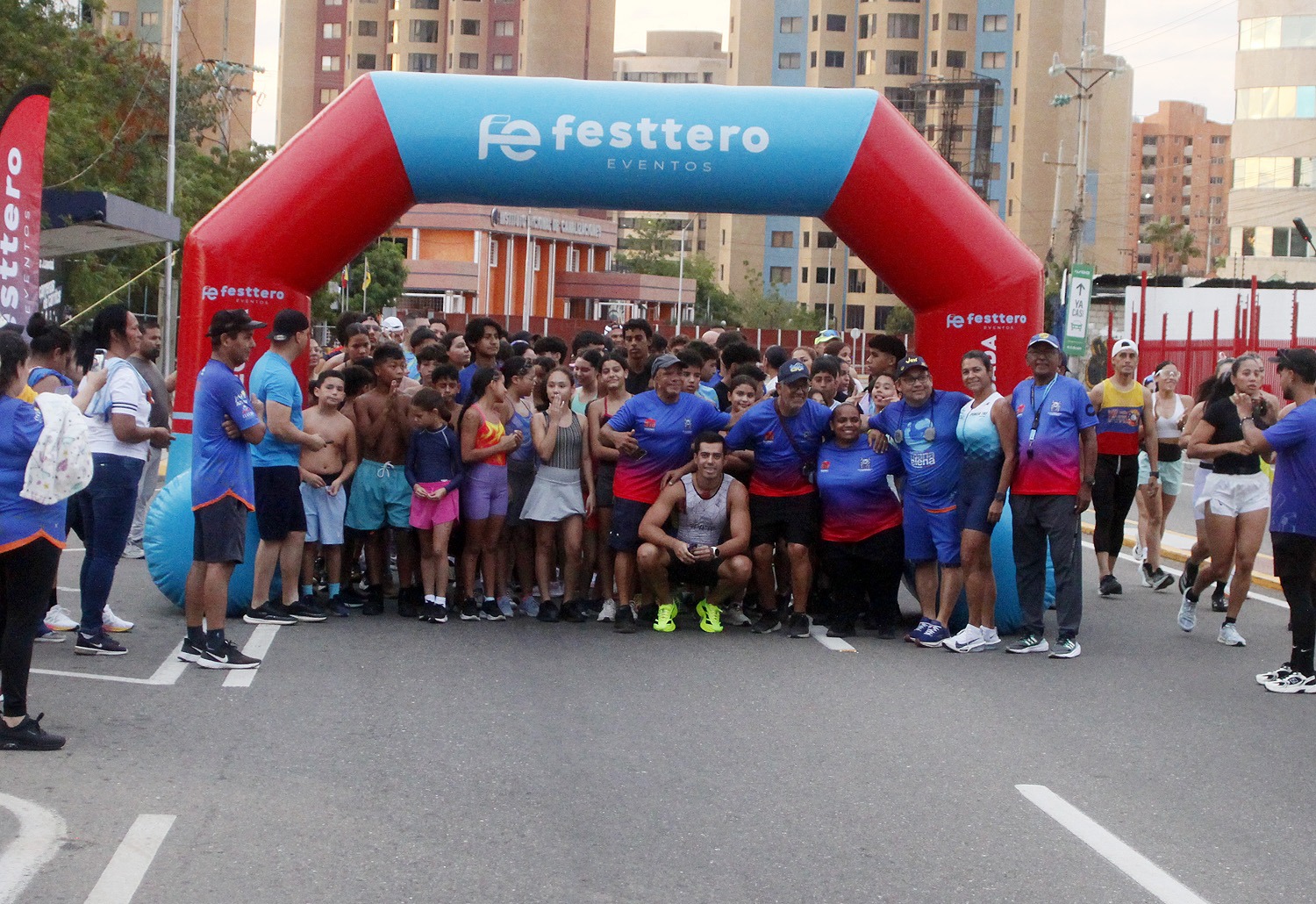 El asfalto de la ciclovía vibró con el II Acuatlón Fundación Mariaelena
