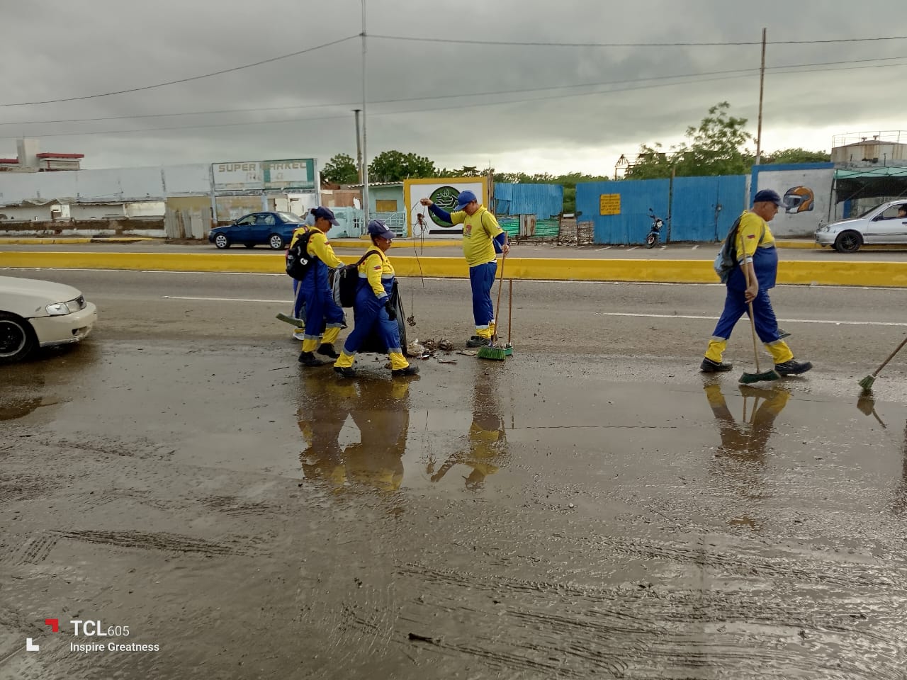 IMA despejó desechos arrastrados por la lluvia en adyacencias del Terminal de Pasajeros
