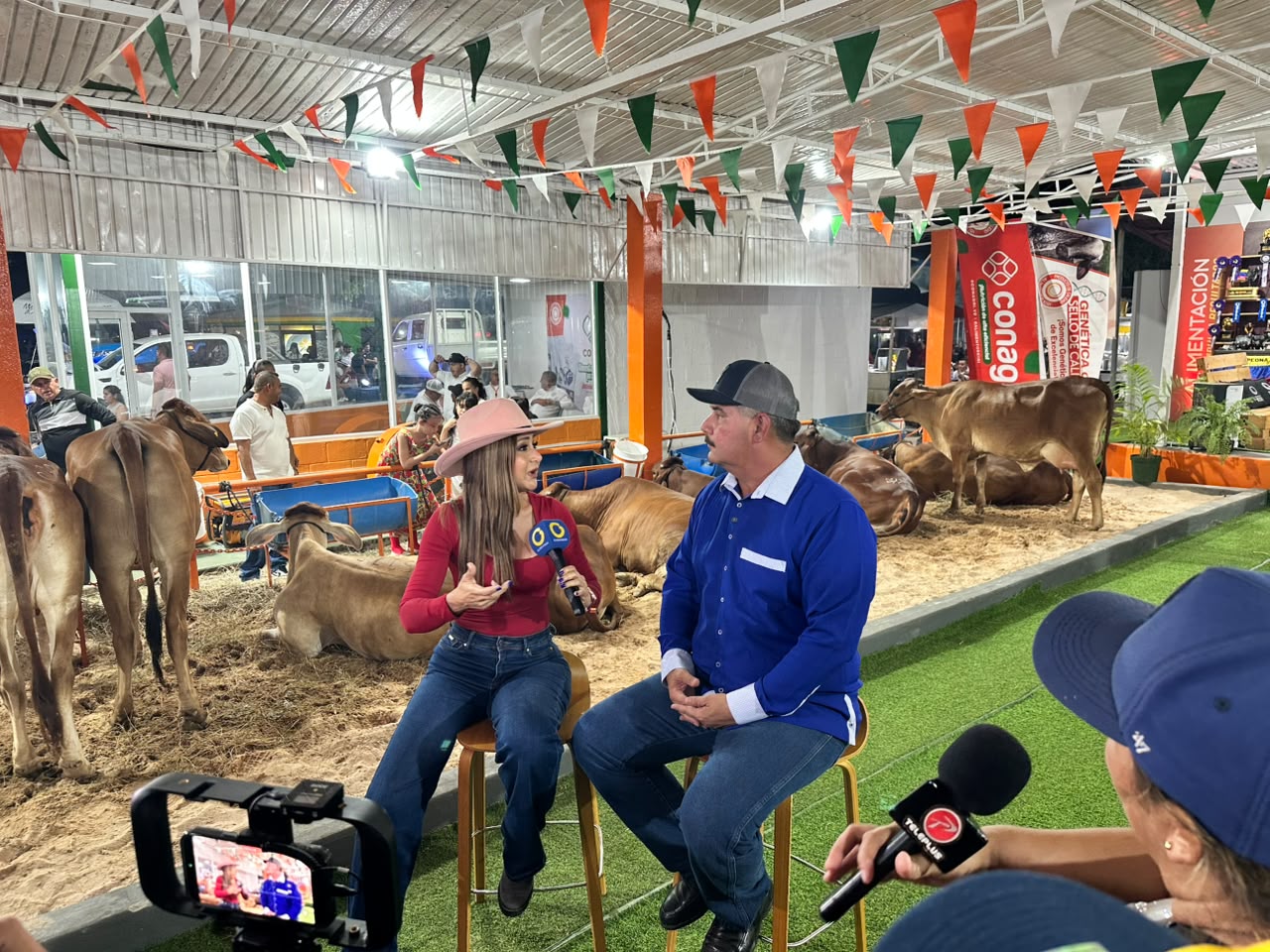 Gobernador Luis Caldera acompaña la inauguración de la 49ª Expoferia Comercial y Ganadera en la Villa del Rosario