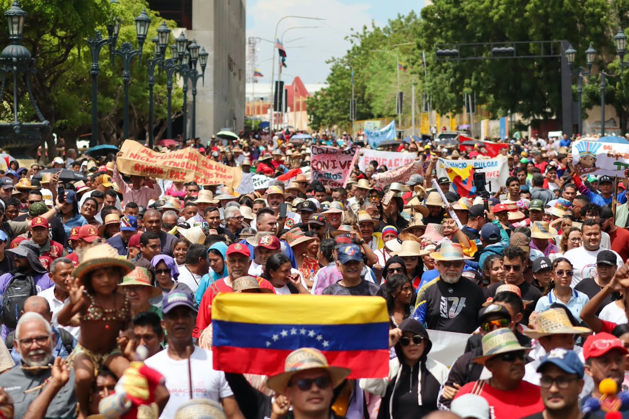 En Maracaibo salió el pueblo a la calle en tributo a la Resistencia Indígena