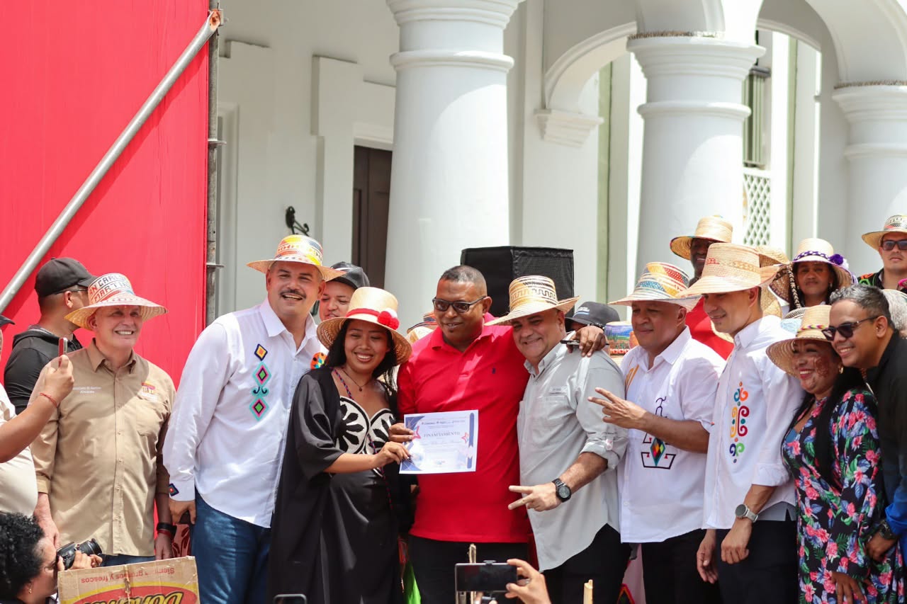 Gobierno Bolivariano entregó financiamiento a 121 comunas indígenas del Zulia