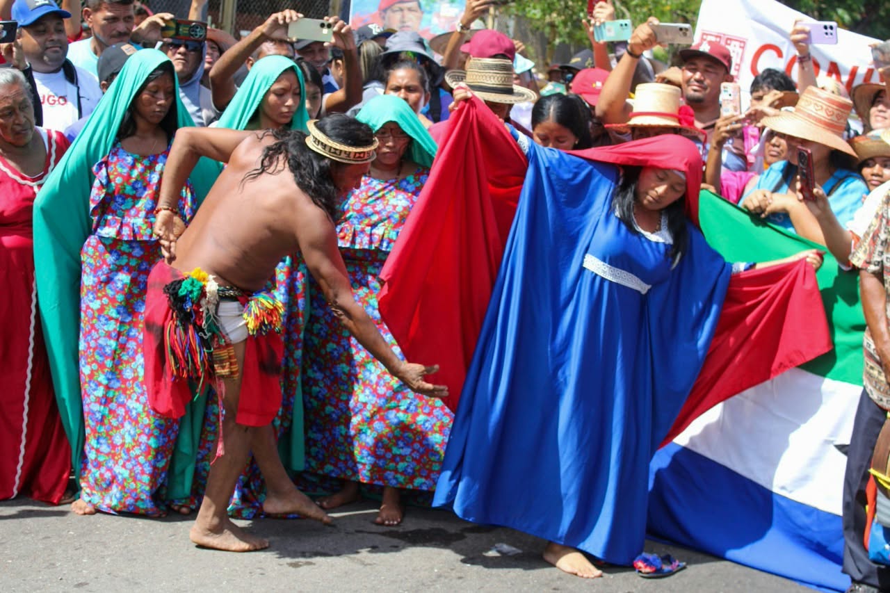 ¡Pueblos originarios enaltecen identidad de la patria bolivariana!