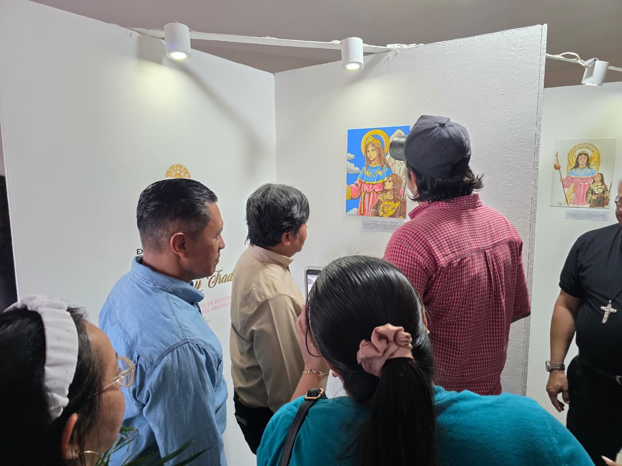 Inaugurada en Mara la III Exposición Colectiva de Pintura en honor a San Rafael Arcángel