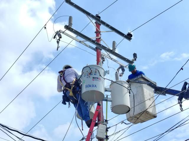 Cinco comunidades del municipio Mara recibieron nuevos transformadores eléctricos